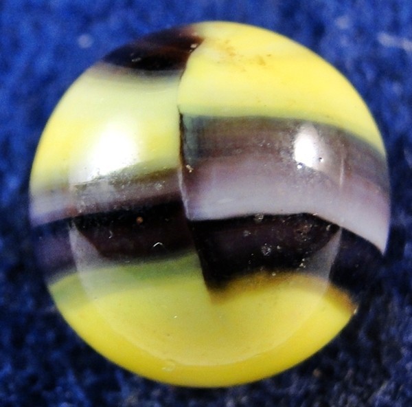 SET OF 4 MARBLE KING SELDOM SEEN  ALBINO BEE 5/8 INCH  MARBLES $12.99 
